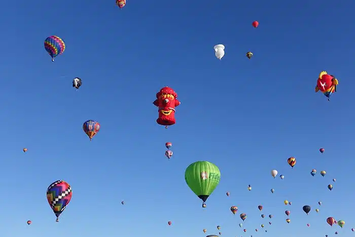 dsc04681_balloonsbesiderocky_rfw