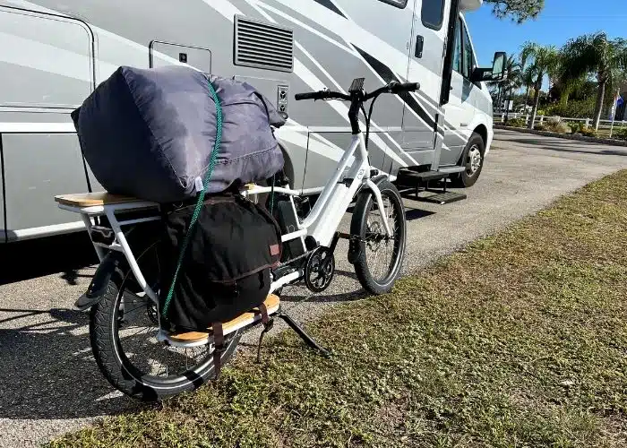 blix cargo ebike with large laundry bag on rack