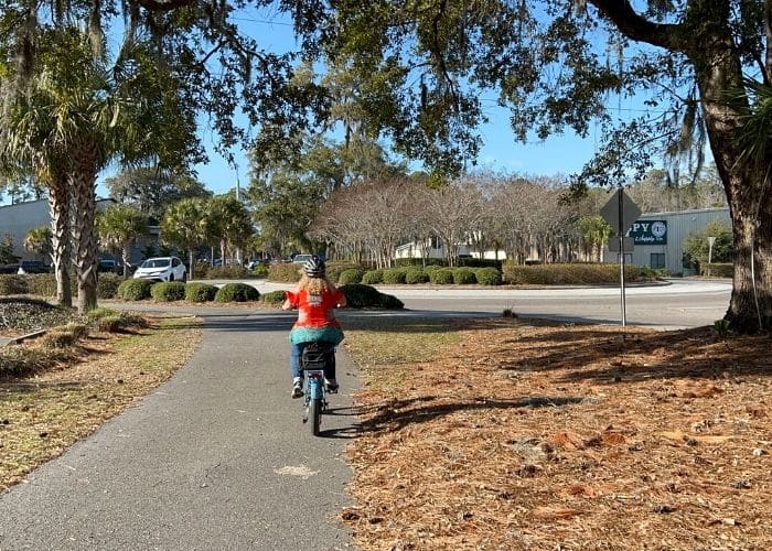 woman riding blix vika on bike path