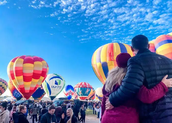 couple with hot air balloons in background