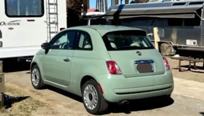 green fiat 500 tow car