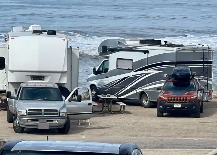 rv and jeep parked in beachfront campsite at faria park (2)